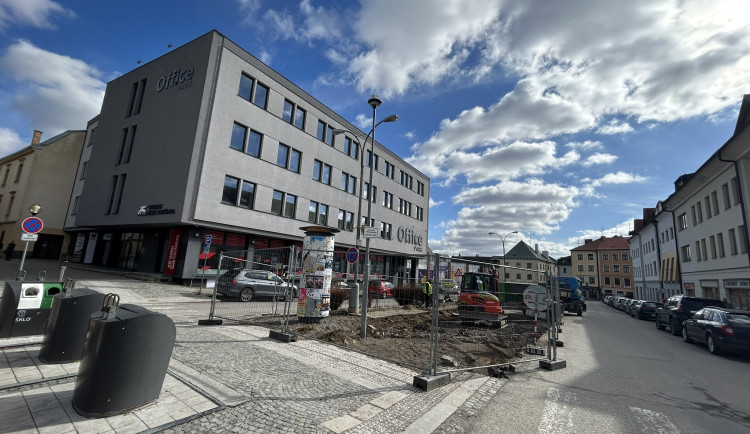 Stavba veřejných toalet v Jihlavě začala. Součástí bude i přebalovací místnost