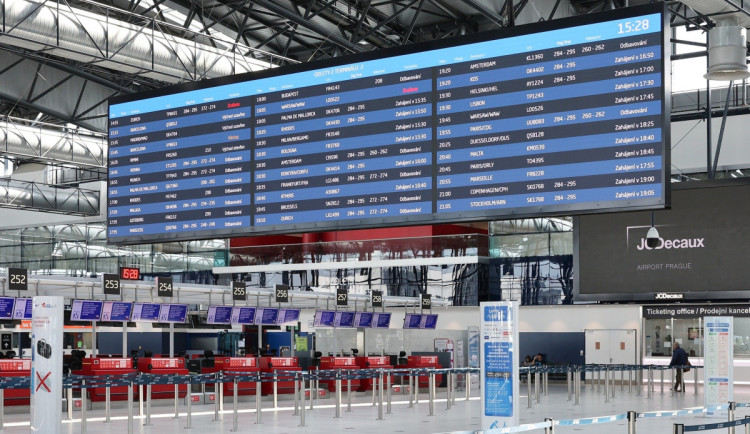 Zrušených letů z Prahy na Blízký východ přibývá. Důvodem je vojenské napětí