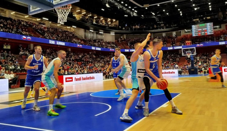 Jihlava české reprezentaci štěstí nepřinesla, se Slovinskem prohrála 84:86