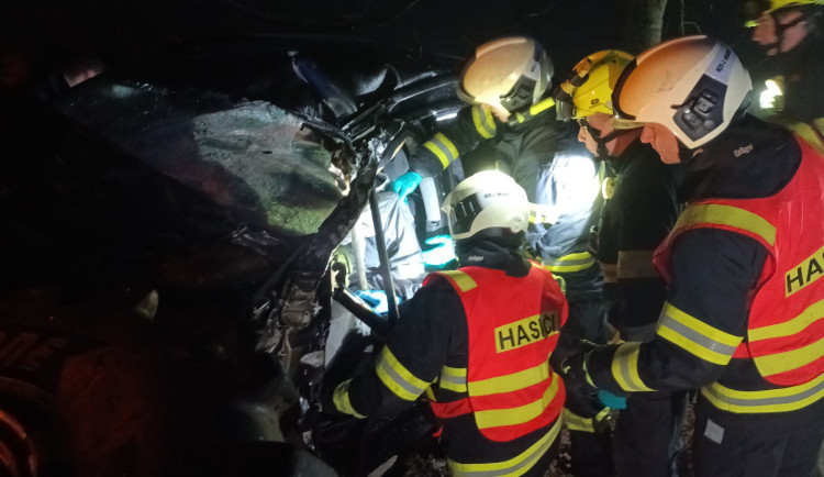 Mlhy a námraza komplikují dopravu. Tři jihočeské silnice uzavřely vážné nehody