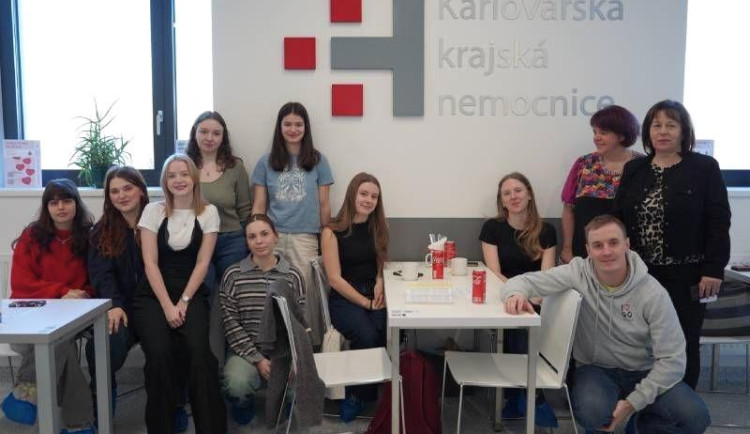 Plnoletí studenti Gymnázia Ostrov opět darovali krev.