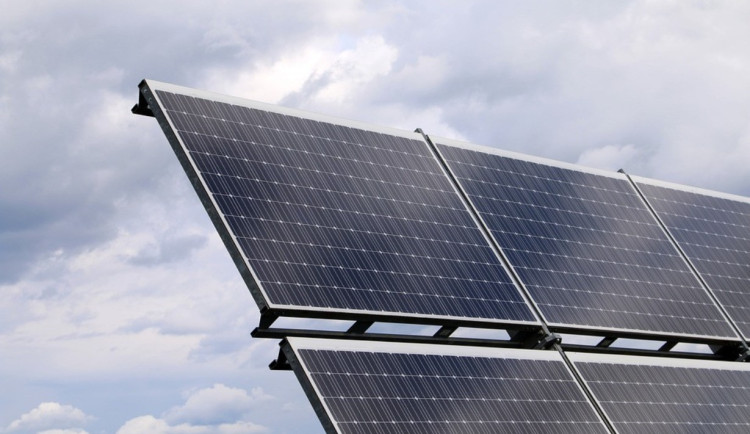 Ve Slavkovicích lidé odmítli fotovoltaické panely u zemědělského areálu