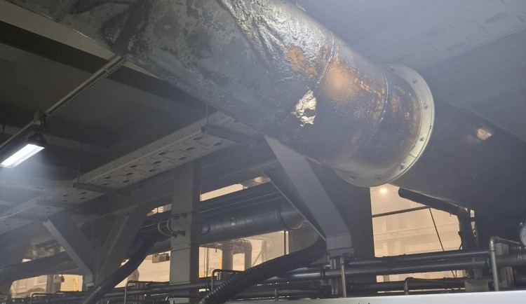 Ve výrobní hale v Kralicích na Hané hořela vzduchotechnika, jeden člověk se nadýchal zplodin