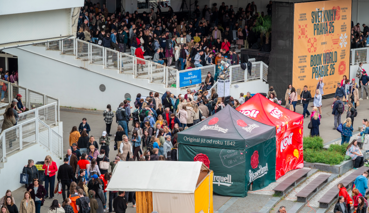 Historie a literatura jako hlas svobody. Svět knihy přivítá světové literární hvězdy