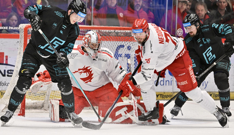 Oceláři podlehli Karlovým Varům po nájezdech.