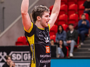 Karlovarsko na domácí palubovce nadalo šanci zlínské Fatře