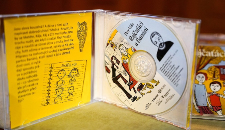 Děti v Liberci pro své nevidomé vrstevníky namluvily knížku Rajčaťáci a Banáni