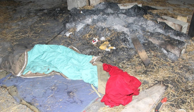 Opaloval kabely a kradl dál i po obvinění. Recidivista z Jihlavska skončil ve vazbě