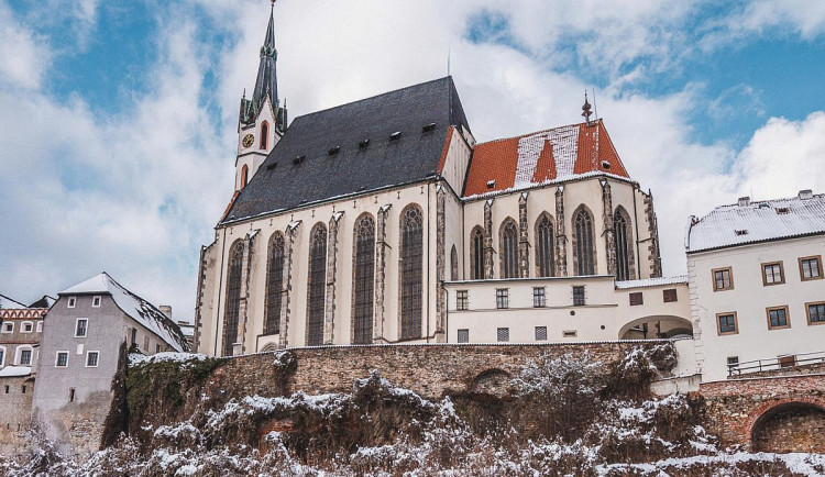Kostel svatého Víta v Krumlově se brzy blýskne, čeká jej oprava krovu, věže i fasády