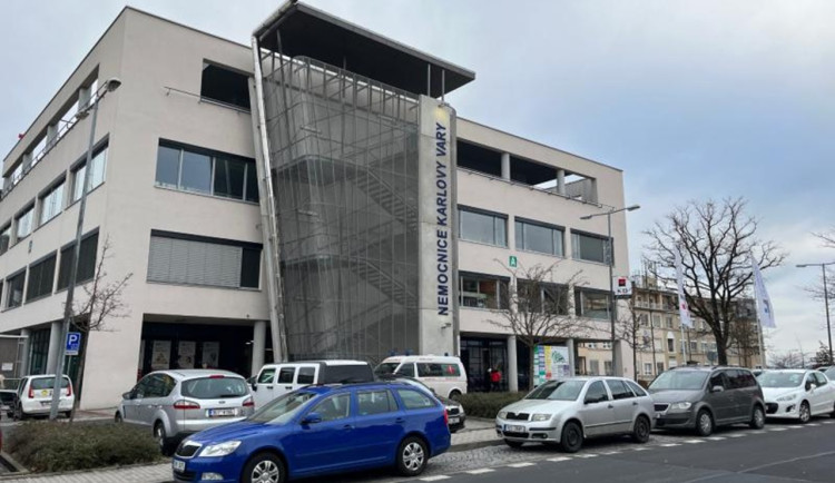 Karlovarská krajská nemocnice hospodařila loni vyrovnaně, totéž chce i letos