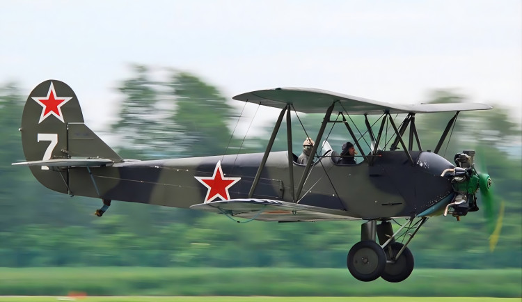 Aviatická v Hradci? Filmové legendy i historie v oblacích