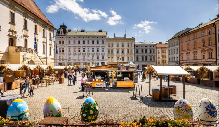 TIP: V centru Olomouce začíná Velikonoční jarmark. Nabídne  řemesla, dílničky i prohlídky zajímavých míst