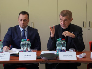 Premiér Babiš navštívil Karlovarský kraj, zaměřil se na zdravotnictví i záchranný systém