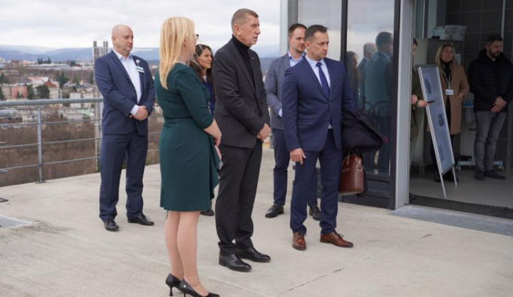Premiér Babiš navštívil Karlovarský kraj, zaměřil se na zdravotnictví i záchranný systém.