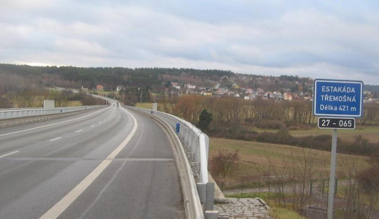 Startuje oprava důležité mostní estakády na silnici I/27. V létě bude zcela uzavřena