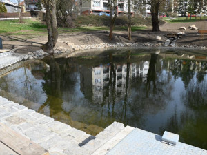 Drahovický rybníček v Karlových Varech se proměnil, otevře se v květnu