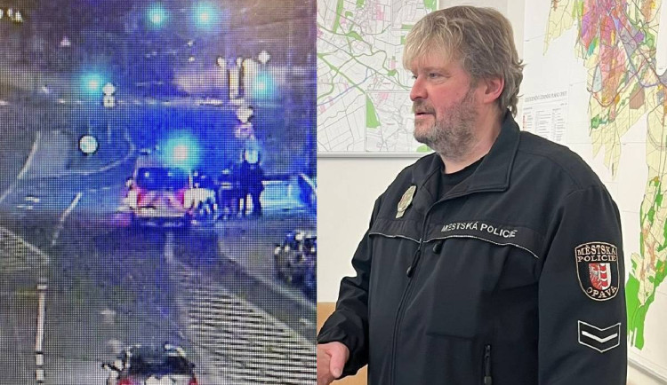 Rozhodovaly minuty. Opavští strážníci odvrátili tragédii, muž chtěl skočit z mostu