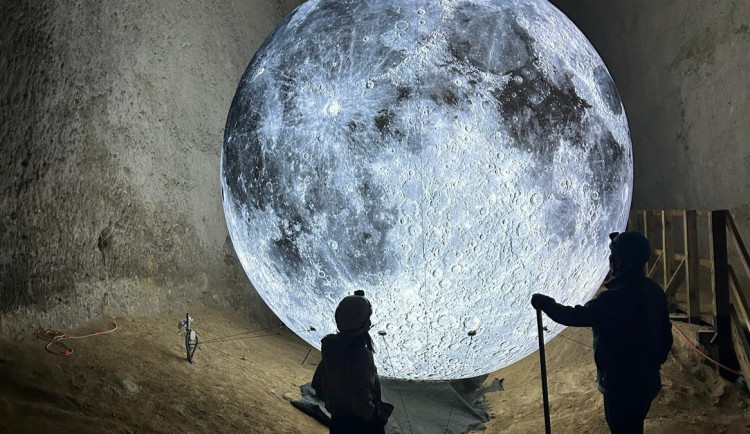 Vesmír hluboko pod zemí. Unikátní kaolinový důl v Nevřeni rozzáří festival světla