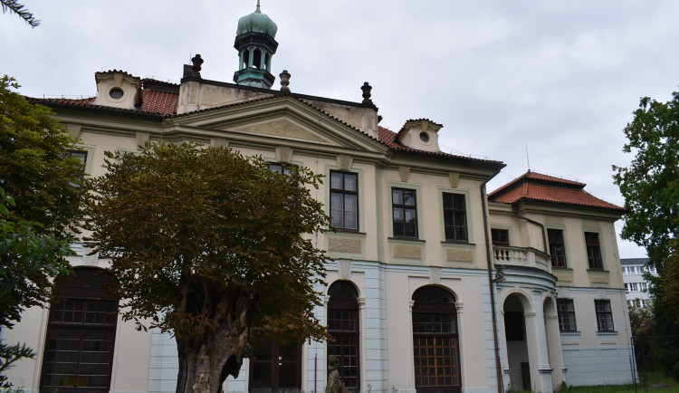 Praha koupí od státu zámek Veleslavín a Národní dům dohromady za víc než 600 milionů