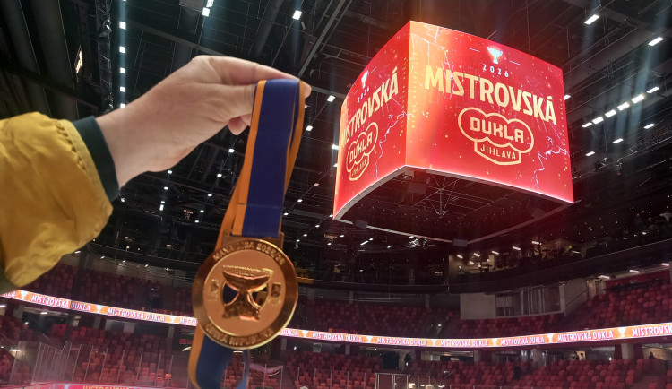 VIDEO, FOTO: Dukla Jihlava obhájila mistrovský titul. Oslavy na ledě byly bujaré