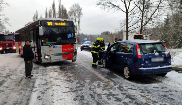 Ve Varech narazil autobus do osobního auta. Matka a dcera obětí děkuje za pomoc. Foto: Poskytla Jaroslava Zieglerová
