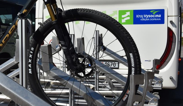 Víkend v sedle kola: Z Jihlavy jezdí do Telče speciální autobusy, vyjíždí i z Třebíče