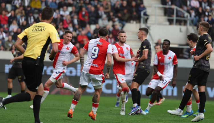 Slavia padla v Hradci 1:2, její náskok na Spartu se ztenčil
