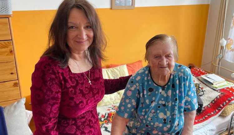 Dvě seniorky z Karlovarského kraje oslavily 101 let, mají mnoho společného. Foto: Karlovarský kraj