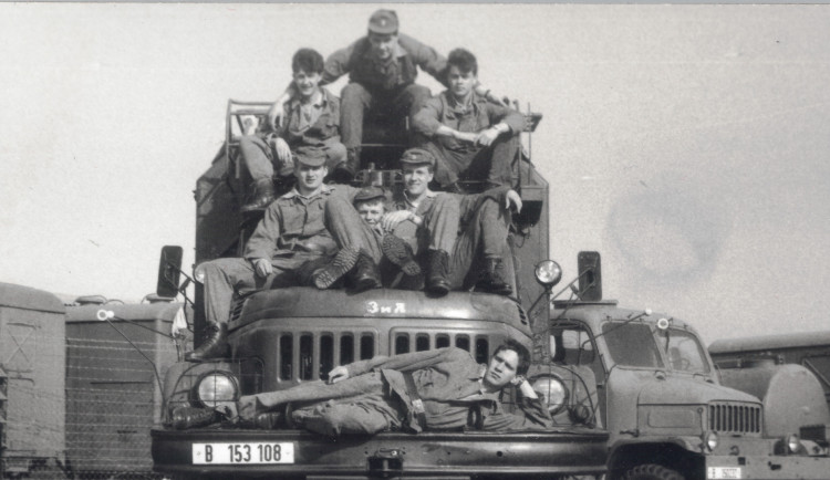 Radiovůz ZIL R-140X Svitava. Foceno v autoparku