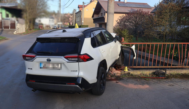Opilá řidička nezvládla řízení, způsobila škoda za téměř půl milionu.