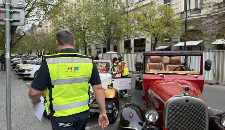 V Praze kontrolovali falešné veterány, vážné technické závady měla většina