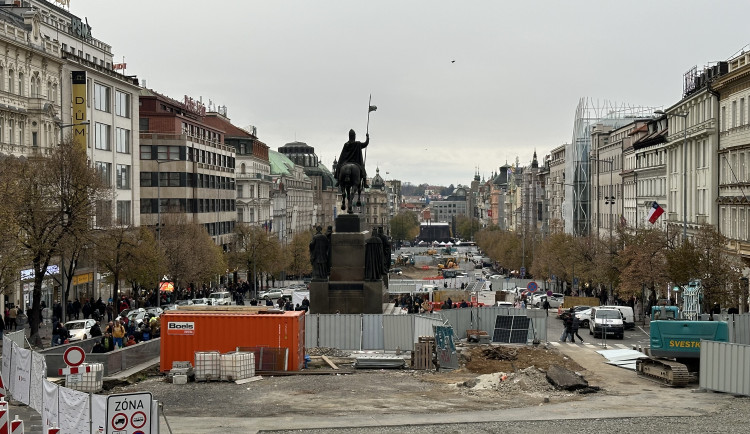 Vstup do stanice metra Muzeum v horní části Václaváku by měli otevřít v květnu