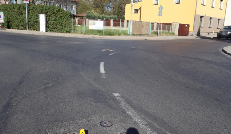 Policisté hledají svědky nehody, ke které došlo v Ostrově