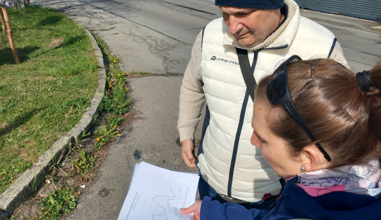 Občany Pávova trápí hluk z dálnice. Nemohou ale nic dělat, dle měření je pod limitem