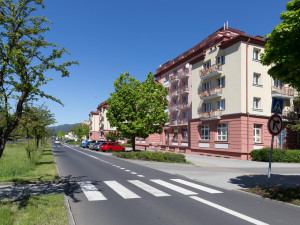 Ostrov pokračuje v obnově Hlavní třídy. Druhá etapa přinese květinové záhony