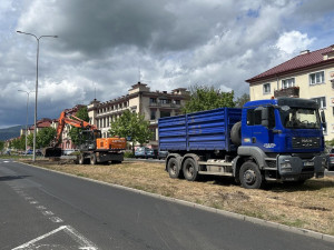 Ostrov pokračuje v obnově Hlavní třídy. Druhá etapa přinese květinové záhony