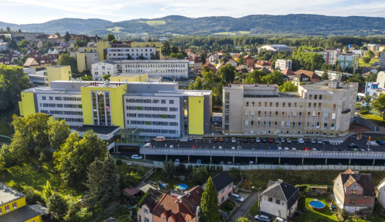 Na pronájem sokolovské nemocnice vypíše Karlovarský kraj koncesní řízení