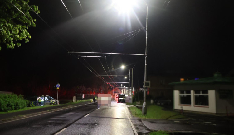 Mimořádně tragický květen na silnicích: V noci zemřeli po srážce motocyklista a chodec