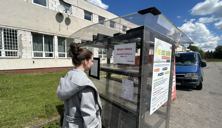 Re-use skříň si lidé v Jihlavě pletou s kontejnerem. Dáme jí ještě šanci, říká radnice