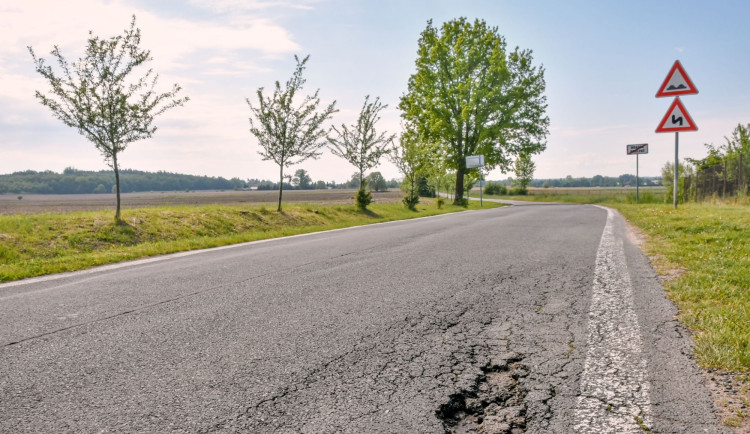 Oprava uzavře spojnici Slatiny a Svinar. Řidiči místem týden neprojedou