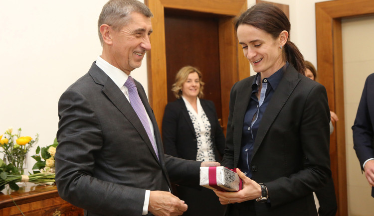 VIDEO: Rychlobruslařská hala bude, řekl dnes premiér Babiš. Sáblíková už skončila
