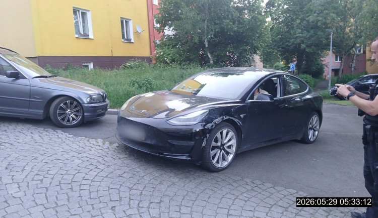 Zákazník si v servisu přivlastnil Teslu, majitel si v ten moment užíval dovolenou.