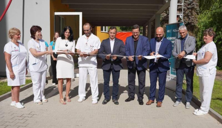 Onkologické oddělení v Chebu začne od července fungovat v opravené budově
