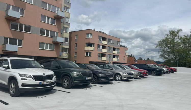 Jihlava bude stavět parkovací dům u zoo, zmapovala si zkušenosti jiných měst