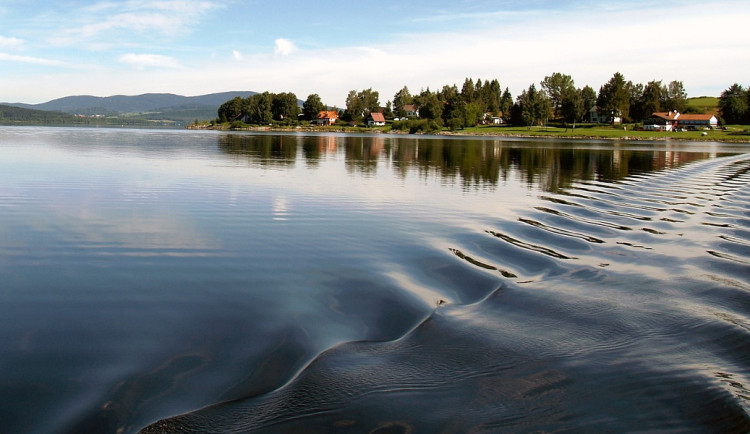 Odrazuje „zelené Lipno“ turisty? Nemáme takovou zkušenost, říkají provozovatelé