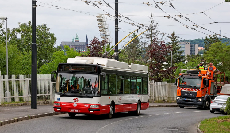 Historický návrat trolejbusů. Po desítkách let vyjely na Strahov i Hanspaulku