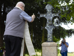 FOTO: Kraunznerův kříž upadal v zapomnění, studentka keramické školy mu dala novou podobu