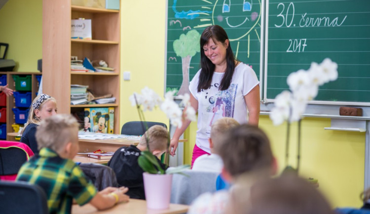 Financování nepedagogů města v Karlovarském kraji zvládla bez větších obtíží