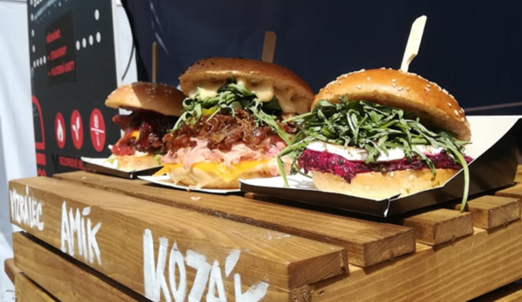 Tipy na víkend: Burgery v Jihlavě, jeepy v Lukách a děti v amfíku nebo v zoo