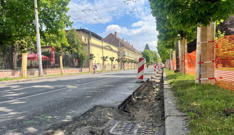 Na hradecké ČSA mají ode dneška stopku i vozy MHD, zastávky jsou jinde